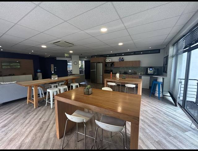 881M² OFFICE TO LET IN NEWLANDS